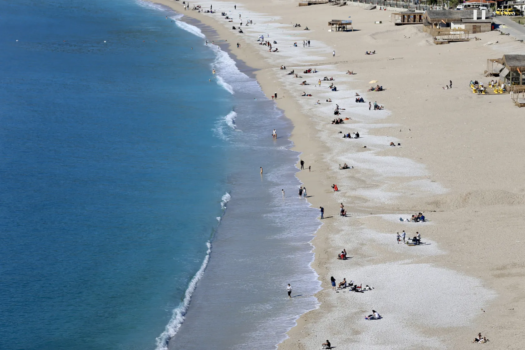 Muğla'da güneşli hava sahilleri hareketlendirdi