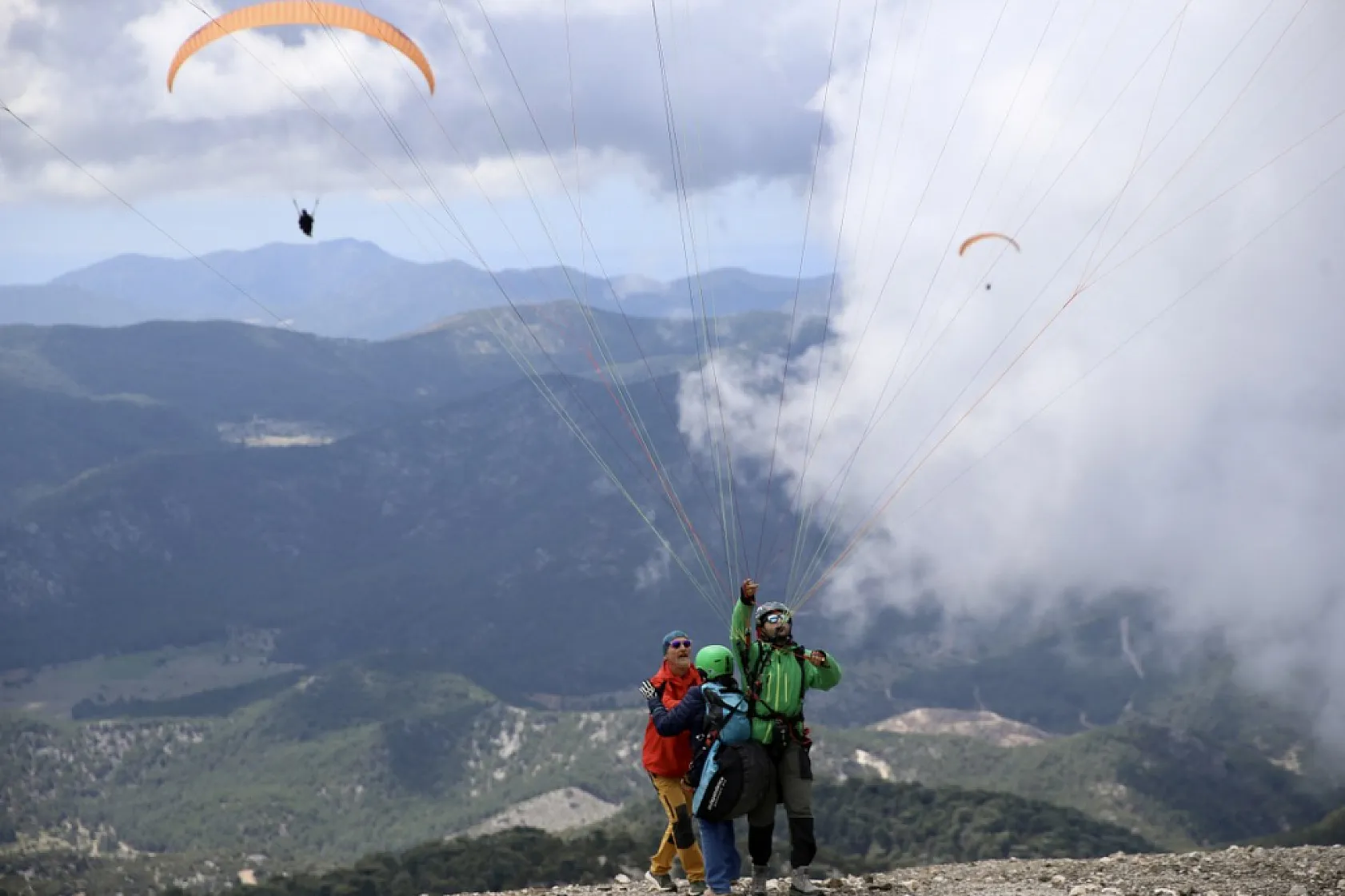 Fethiye'deki Babadağ, yamaç paraşütü tutkunlarını ağırlıyor