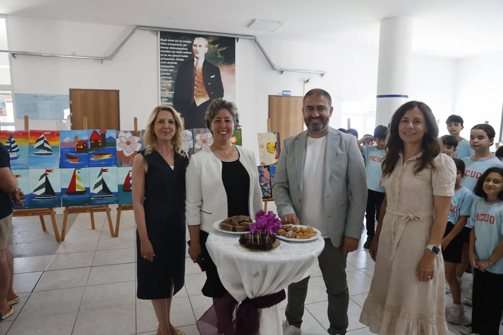 Bodrum'da özel eğitim sınıfı öğrencilerinin yıl sonu resim sergisi açıldı