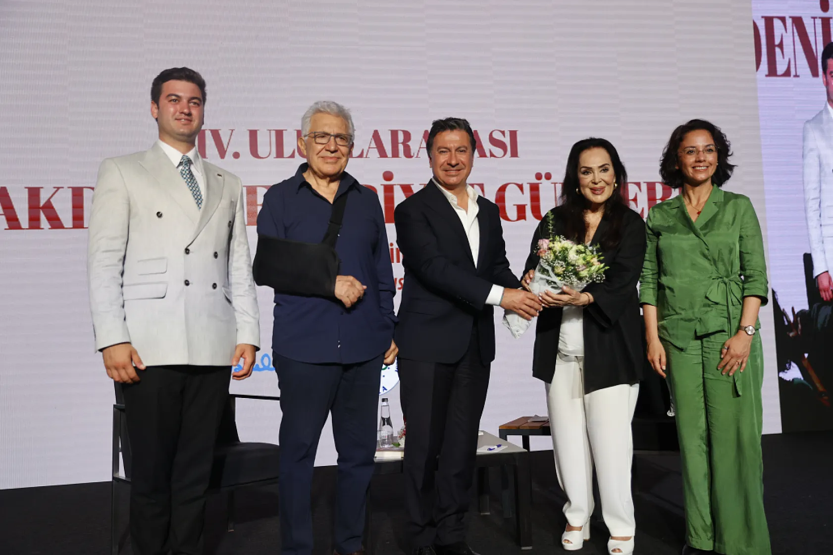 Türkan Şoray, kendisine duyulan sevgiyi 'sinema büyüsü' sözleriyle açıkladı