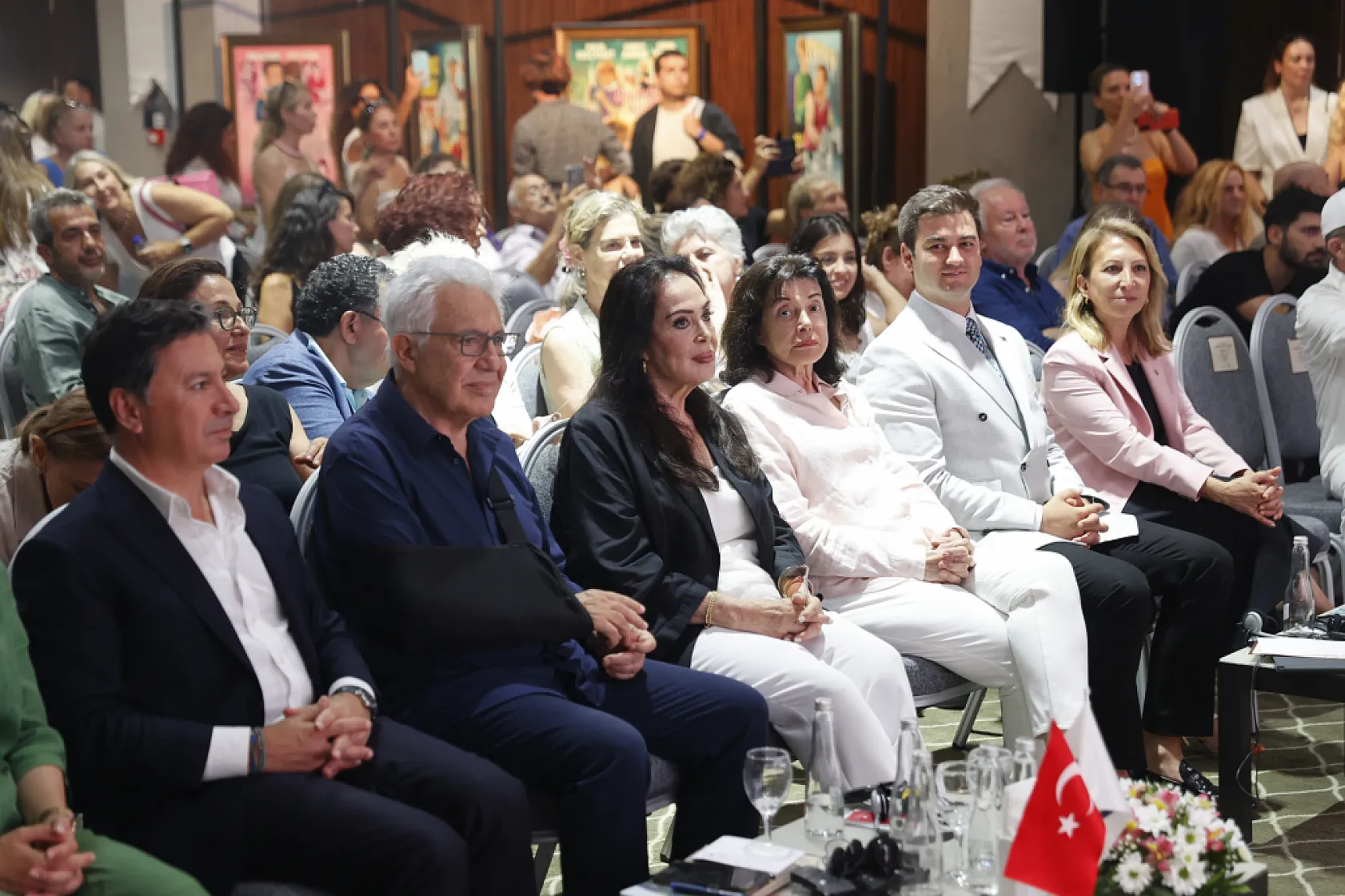 Türkan Şoray, kendisine duyulan sevgiyi 'sinema büyüsü' sözleriyle açıkladı