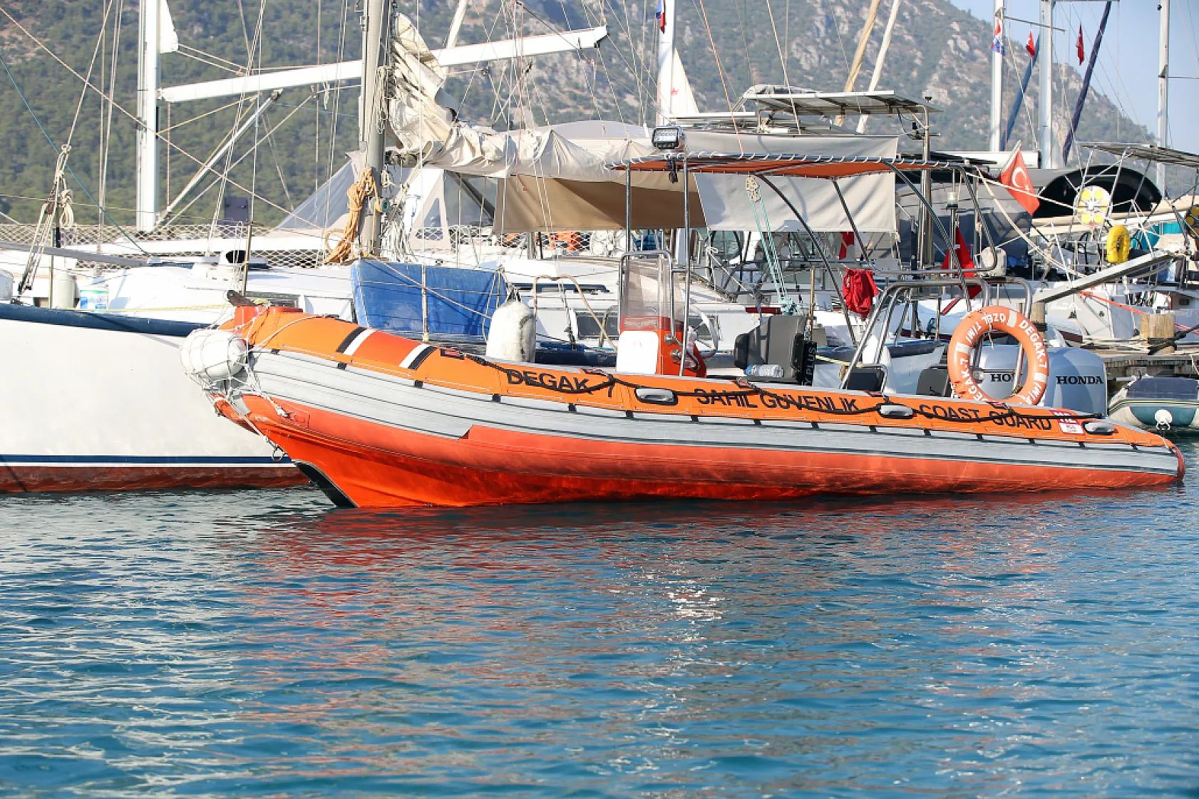 Muğla'da denizde kaybolan kişiyi arama çalışmaları sürüyor