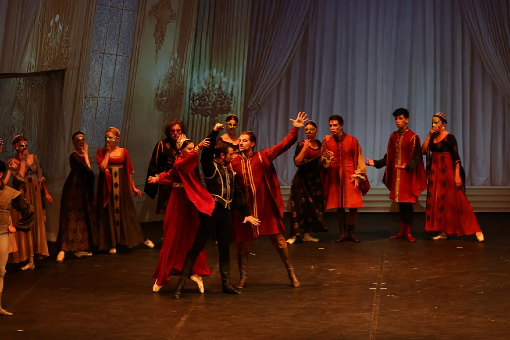 22. Uluslararası Bodrum Bale Festivali 'Romeo ve Juliet' temsiliyle devam etti