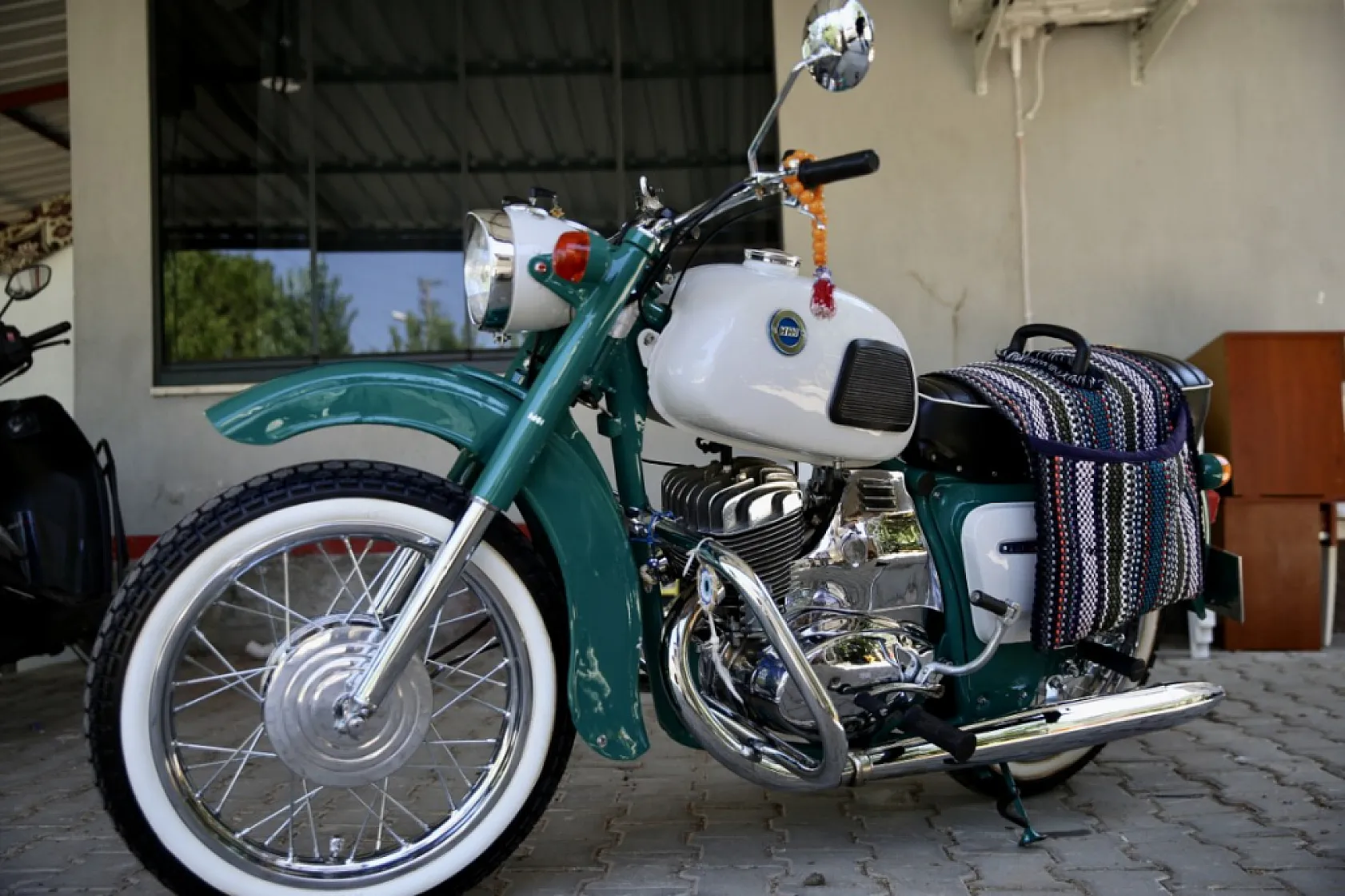 Amcasından yadigar 1973 model motosikleti yenileyip çocukluk hayalini gerçekleştirdi