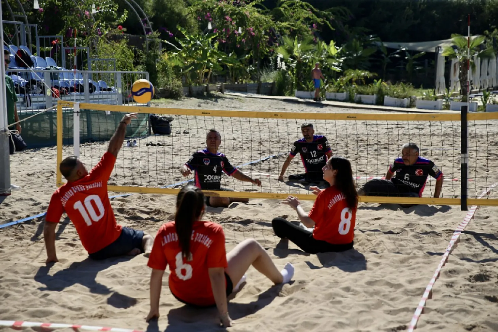 Fethiye'de bedensel engelliler plaj voleybolu turnuvası düzenlendi