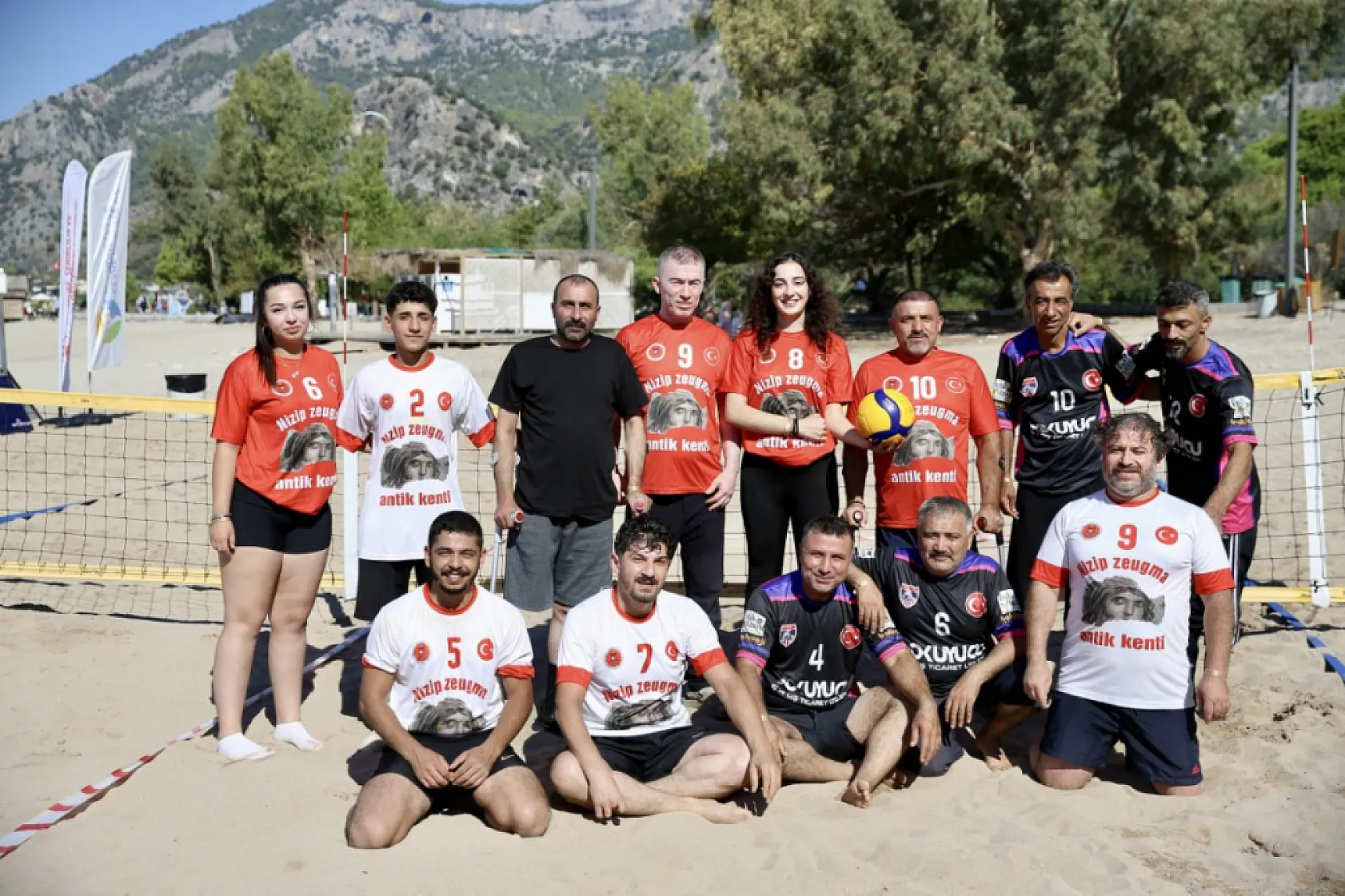 Fethiye'de bedensel engelliler plaj voleybolu turnuvası düzenlendi
