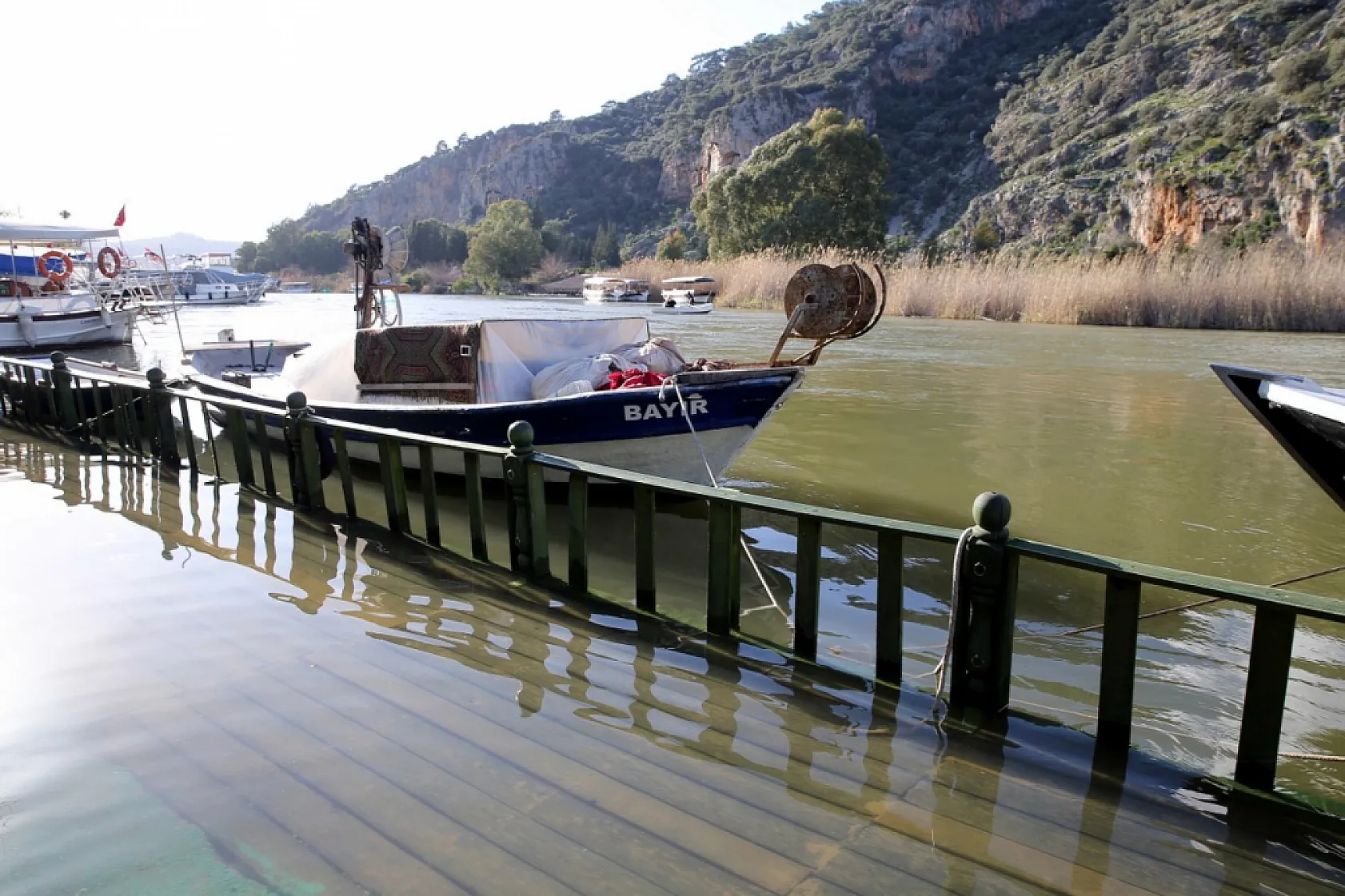 Dalyan Kanalı'nda aşırı yağışlarla su seviyesi 1,5 metre yükseldi