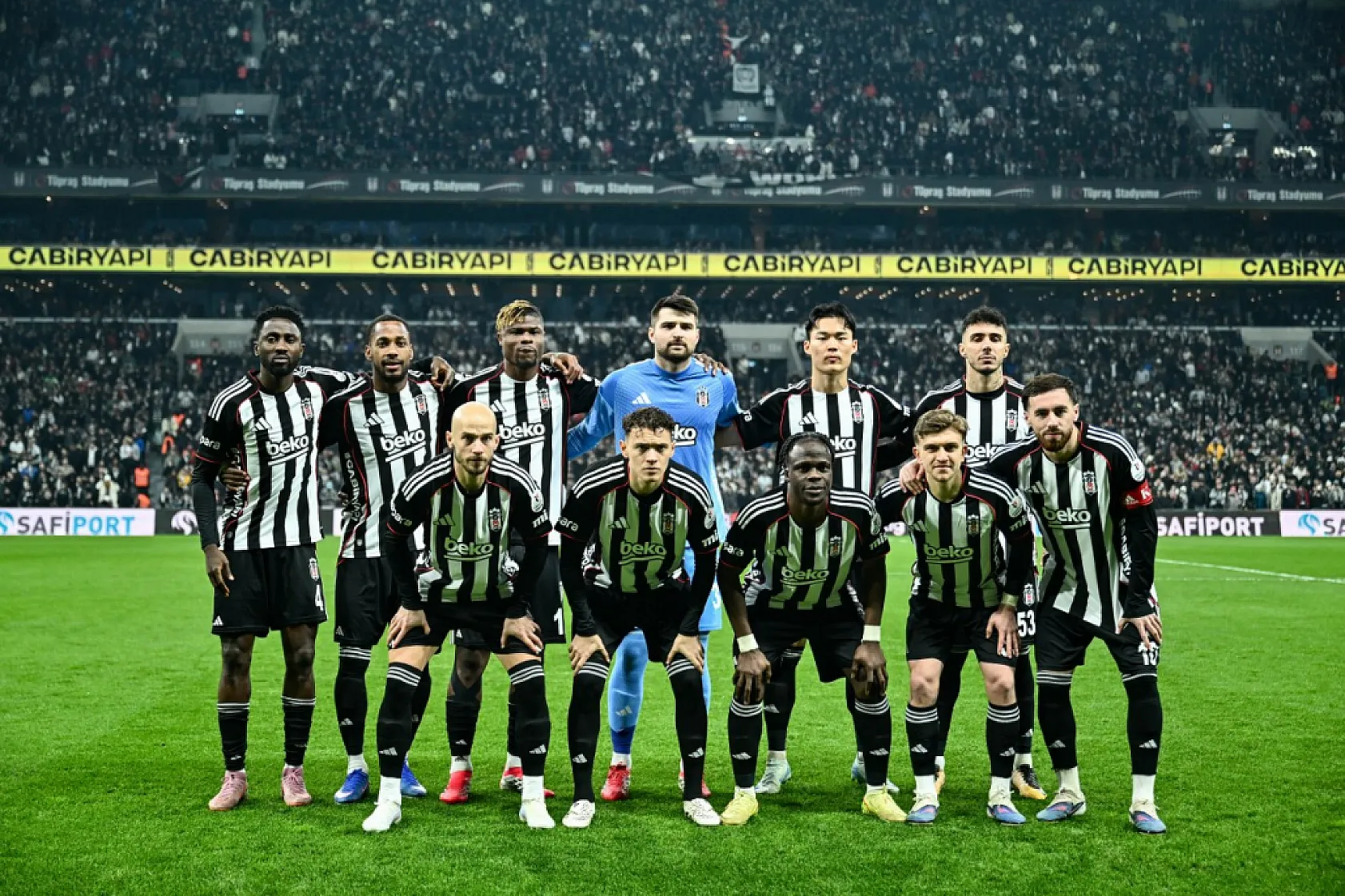 Beşiktaş 3 puanı 4 golle aldı