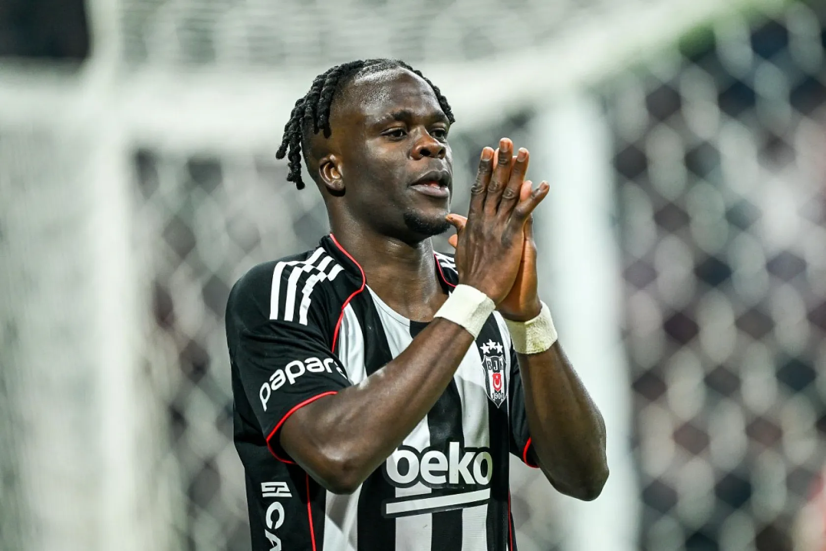 Beşiktaş 3 puanı 4 golle aldı