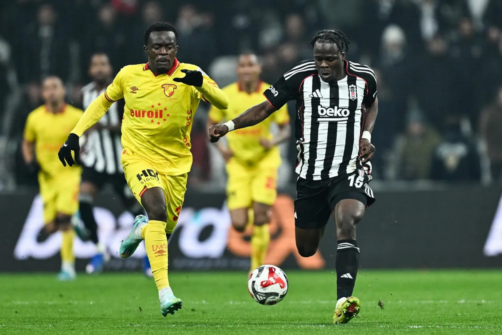 Beşiktaş 3 puanı 4 golle aldı