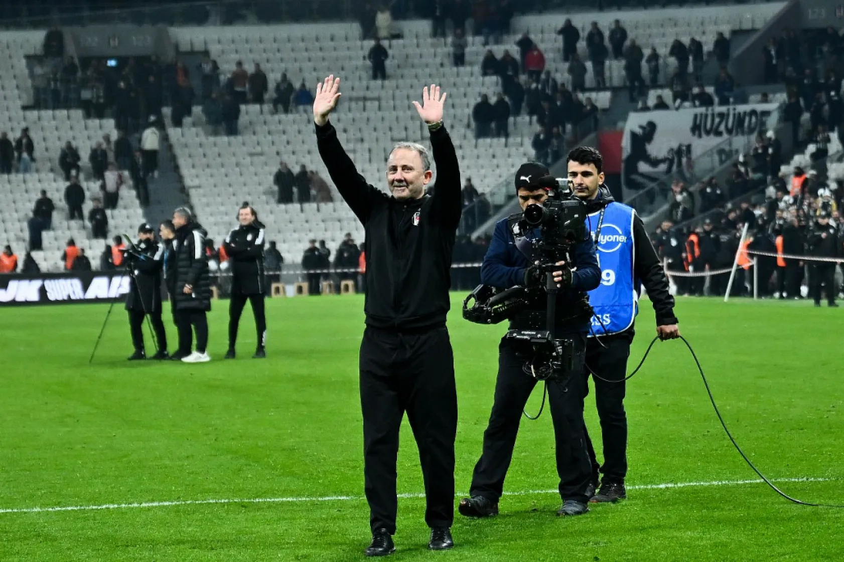 Beşiktaş 3 puanı 4 golle aldı