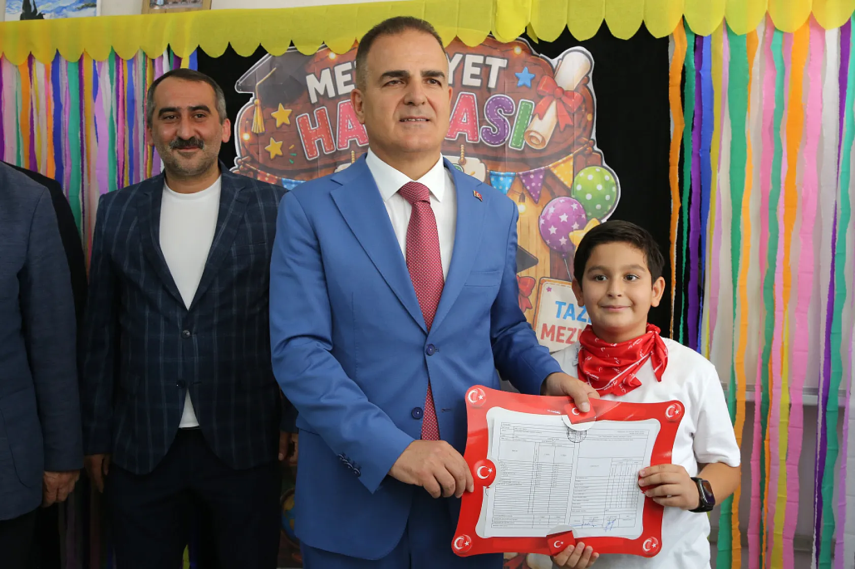 Muğla, Antalya, Isparta ve Burdur'da öğrenciler karnelerini aldı