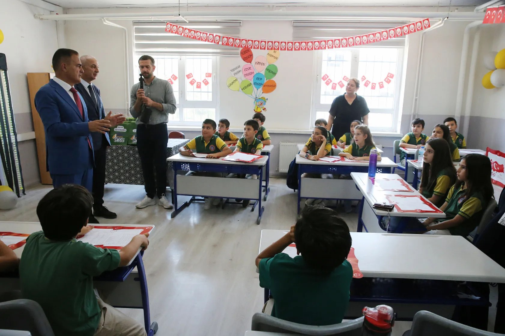 Muğla, Antalya, Isparta ve Burdur'da öğrenciler karnelerini aldı