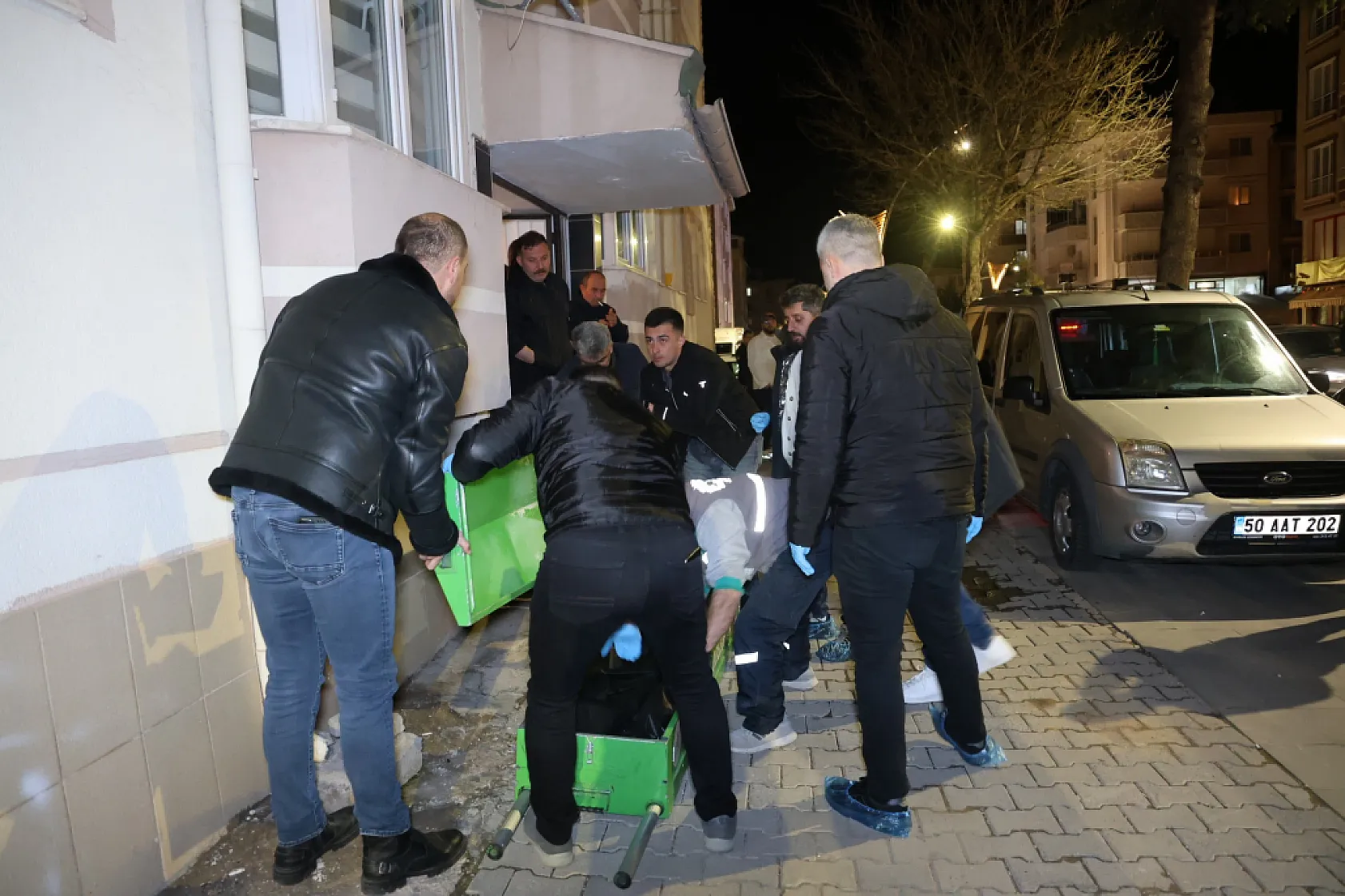 Aile faciası: Eşini öldürdü, kendisi ağır yaralı