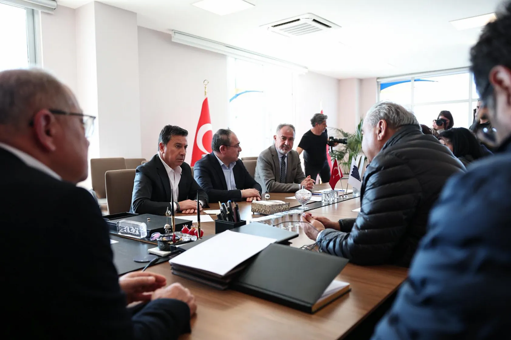 Başkan Aras'tan Manisa'ya Ziyaret, Kuşadası'na Destek