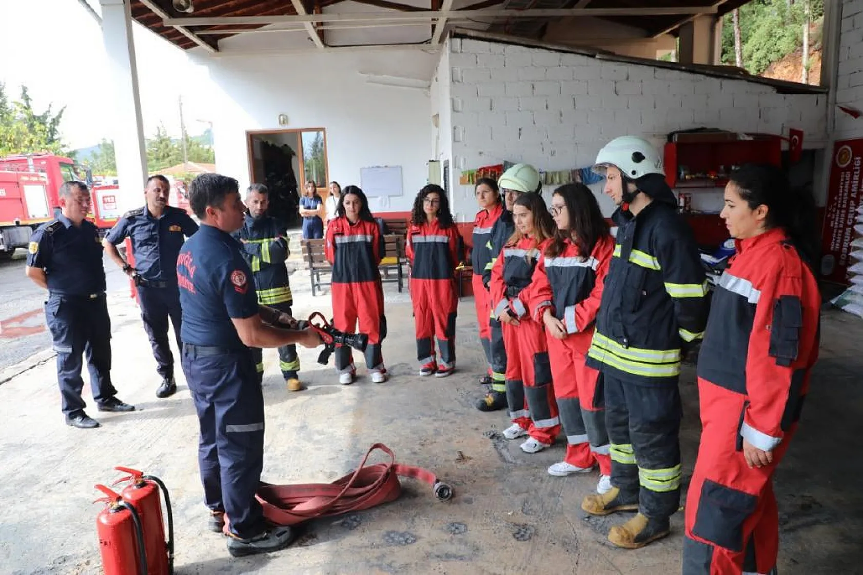 15 Gazeteci 'Temel İtfaiyecilik Eğitimi' Aldı