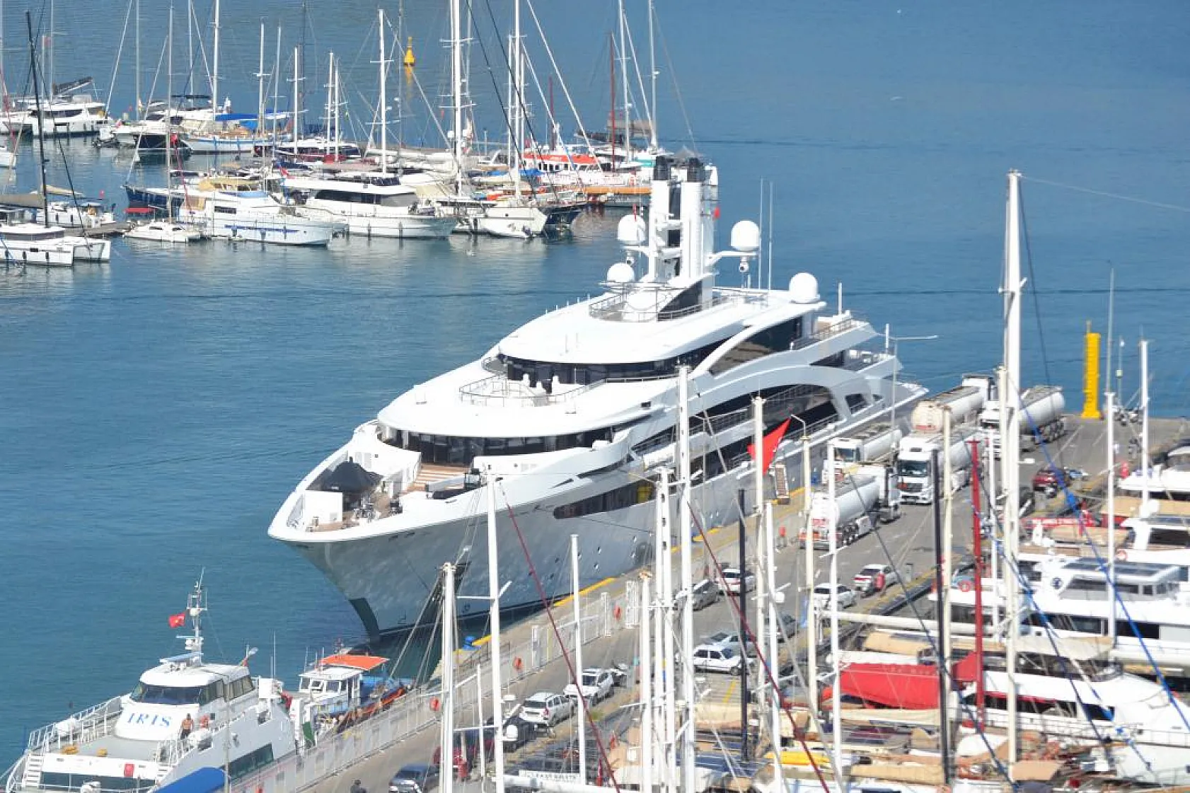 Kazak Milyarderin Mega Yatı Fethiye'ye Geldi
