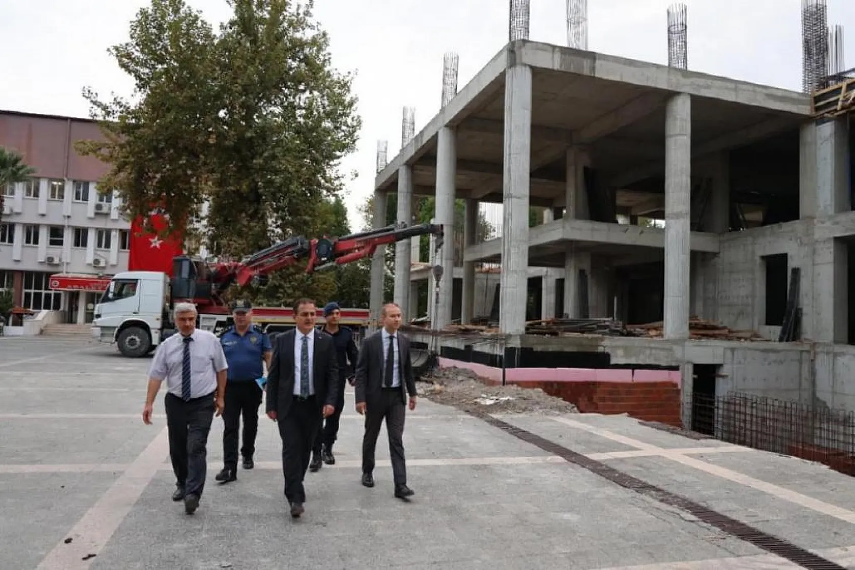 Vali Akbıyık'tan bir dizi ziyaret