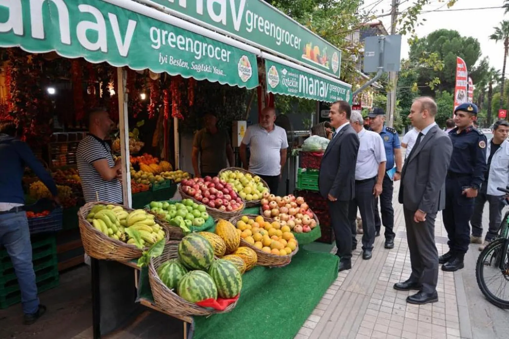 Vali Akbıyık'tan bir dizi ziyaret