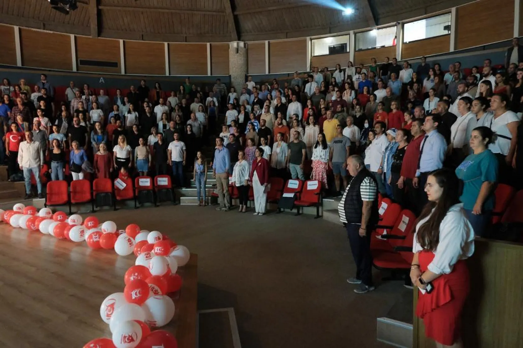 Miniklerden 100'üncü yıl gösterisi