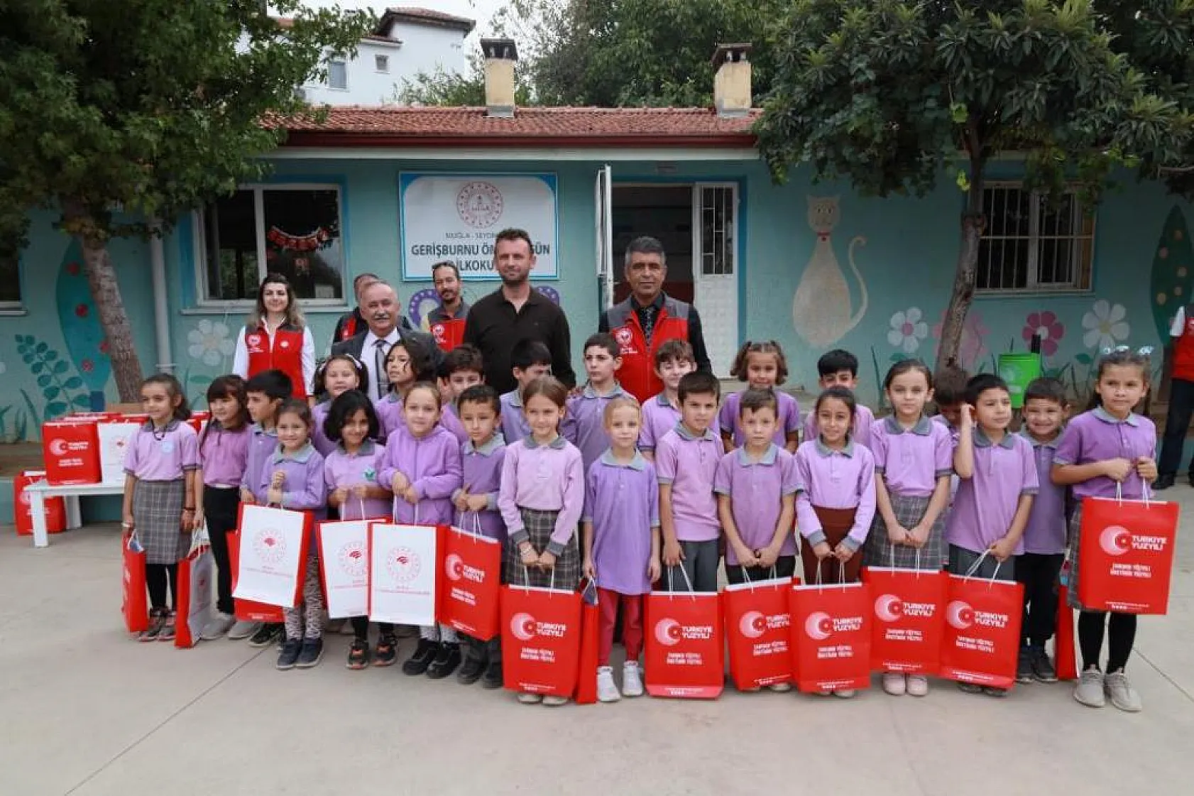 Miniklere eğitim Seydikemer'den başladı