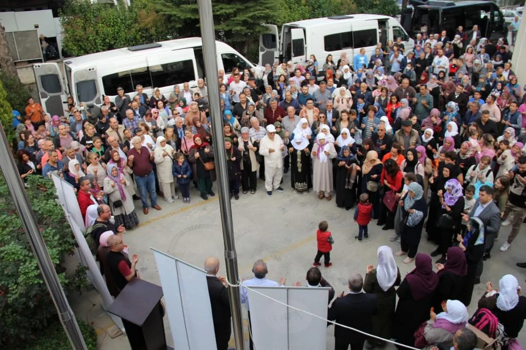 Umreye Giden Vatandaşlar Dualar Eşliğinde Uğurlandı
