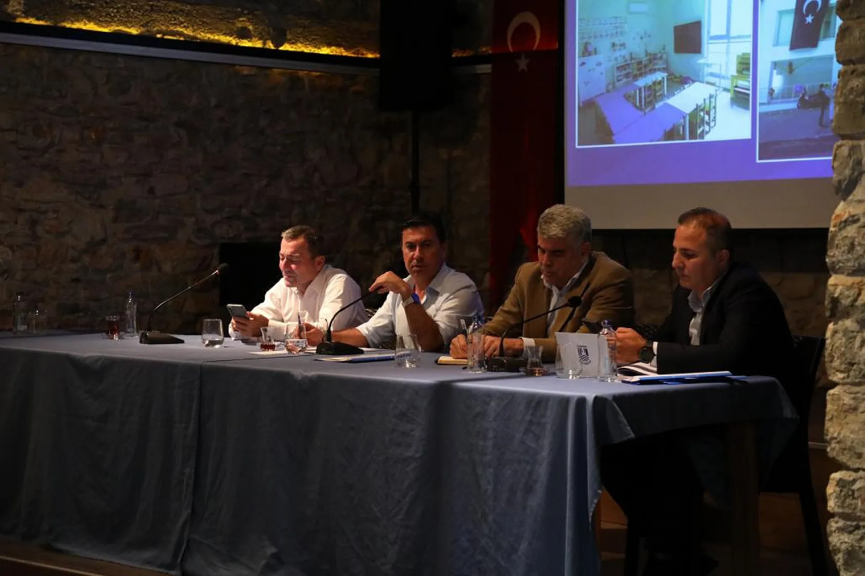 Başkan Aras, muhtarlarla bir araya geldi