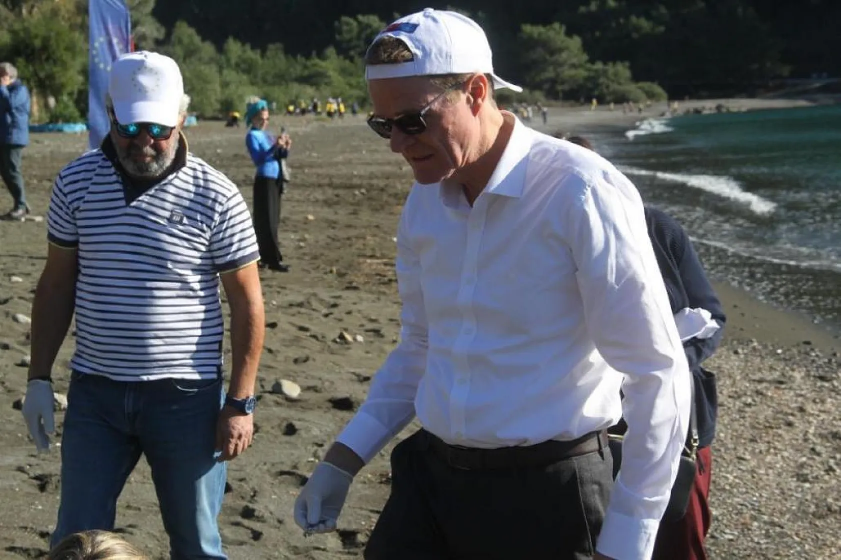 Fethiye'de plaj temizliği