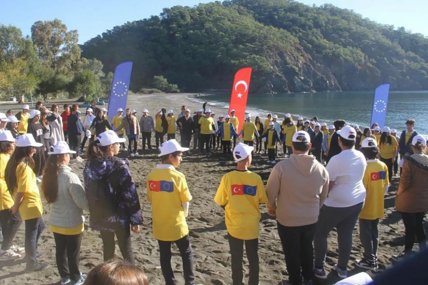 Fethiye'de plaj temizliği