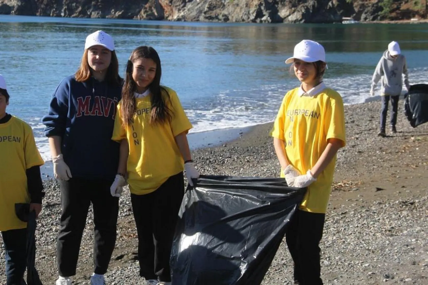 Fethiye'de plaj temizliği