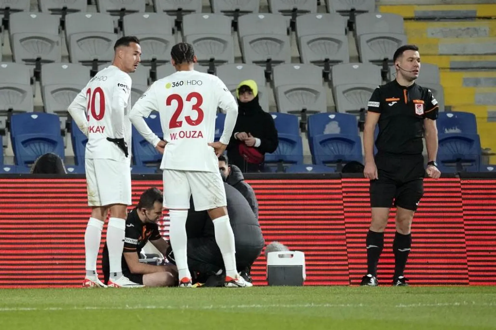 Yine bir müsabakada hakem sakatlandı! Devam edemedi..