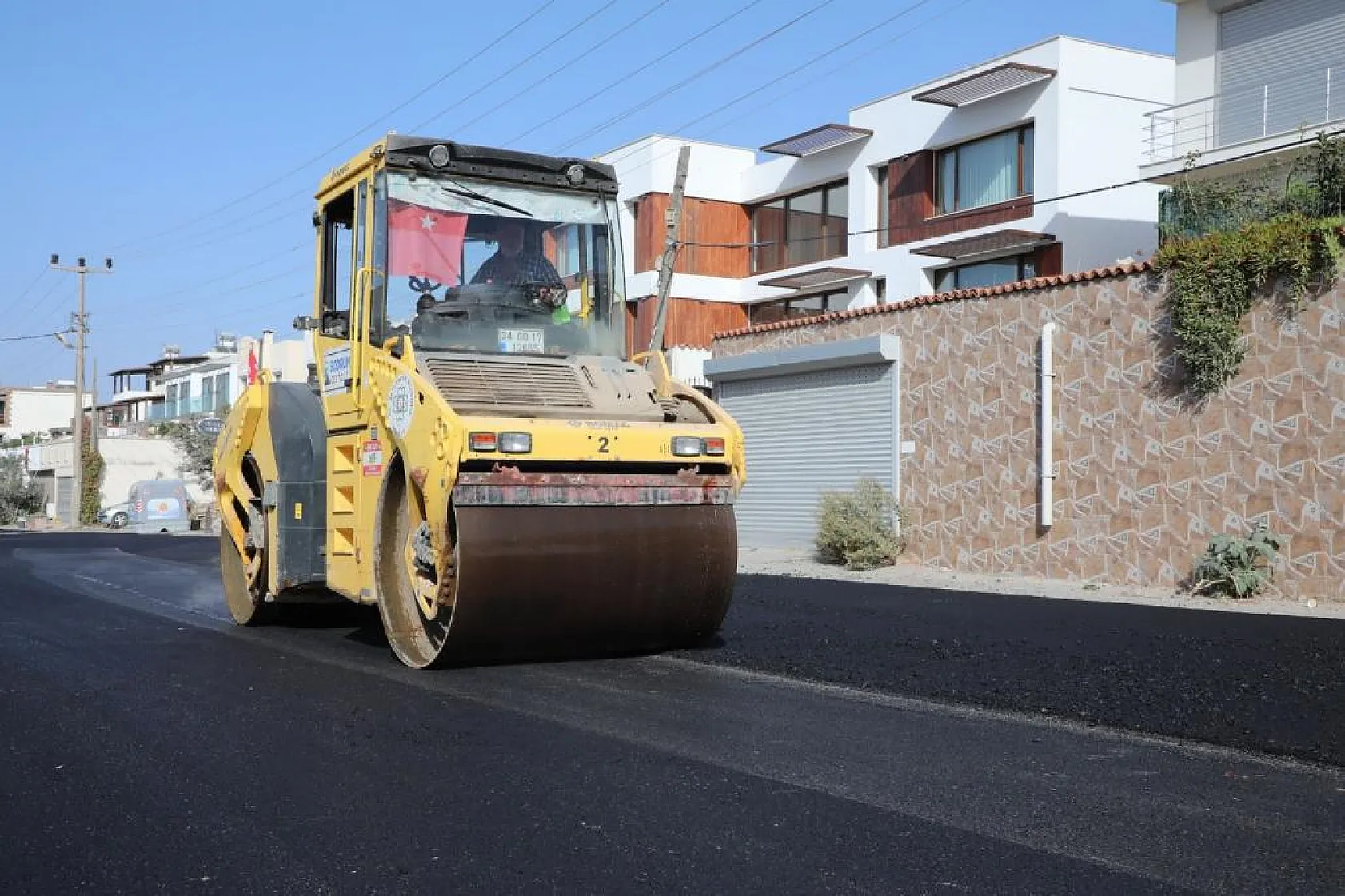 14 Bin Metre Sıcak Asfalt Dökümü Gerçekleştirildi