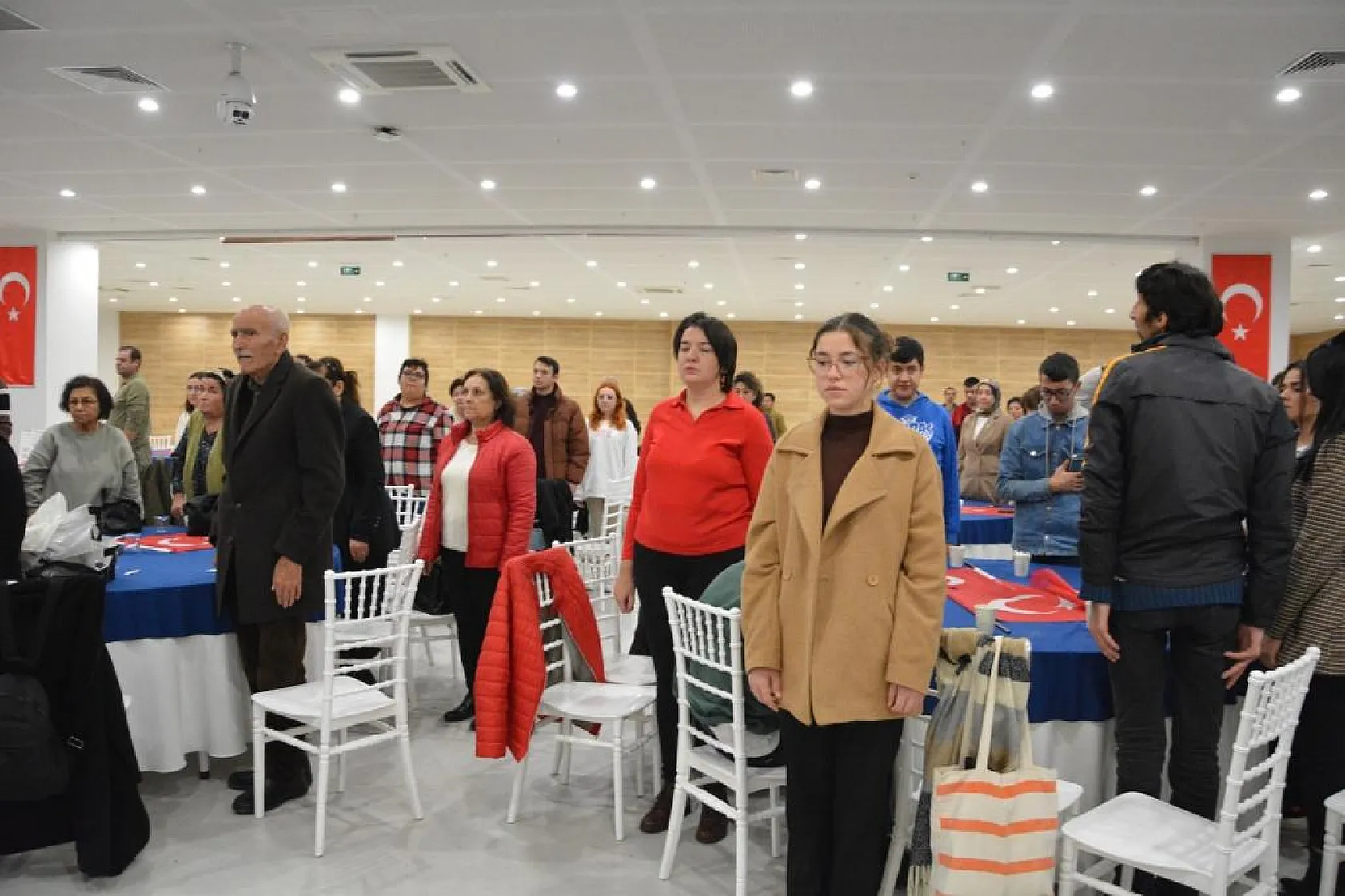 Özel bireyler şehitleri andı