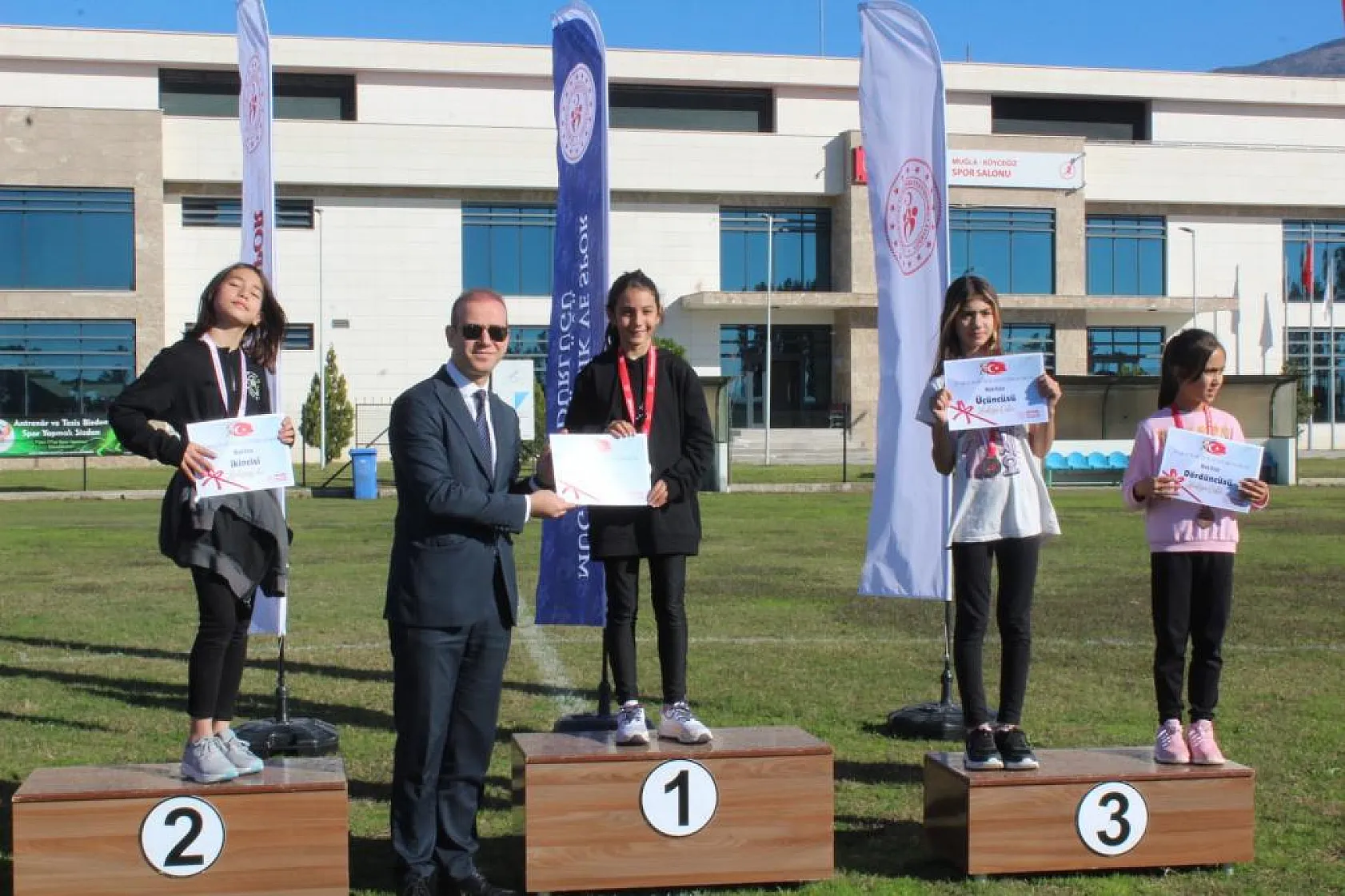 Düzenlenen Atatürk Yol Koşusu'na 250 sporcu katıldı