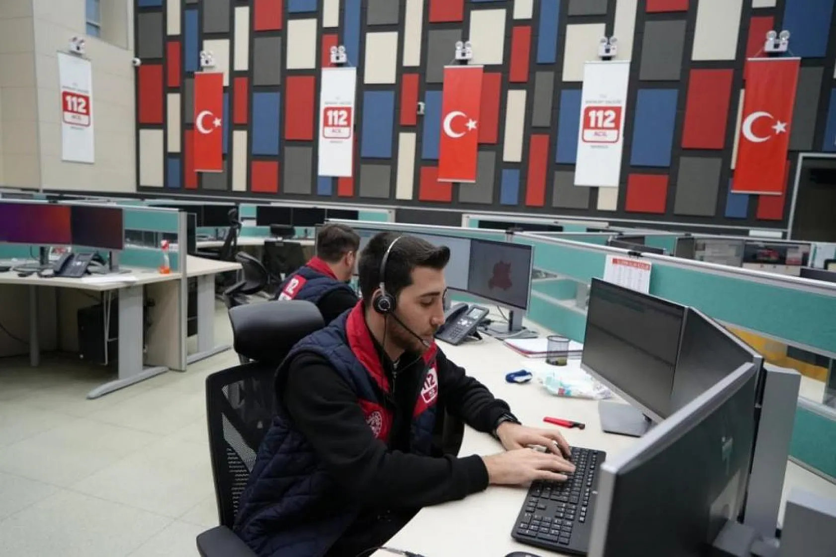 112'ye gelen çağrılar yok artık dedirtti! 'Mezarlıktan arıyorum, etrafımda bir sürü ölü var!'