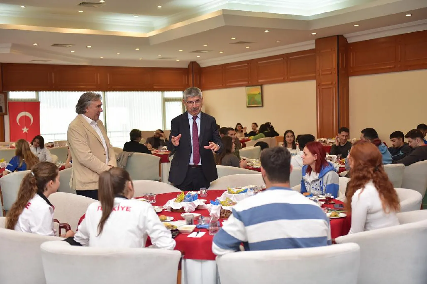 Rektör Kaçar şampiyon sporcuları onurlandırdı