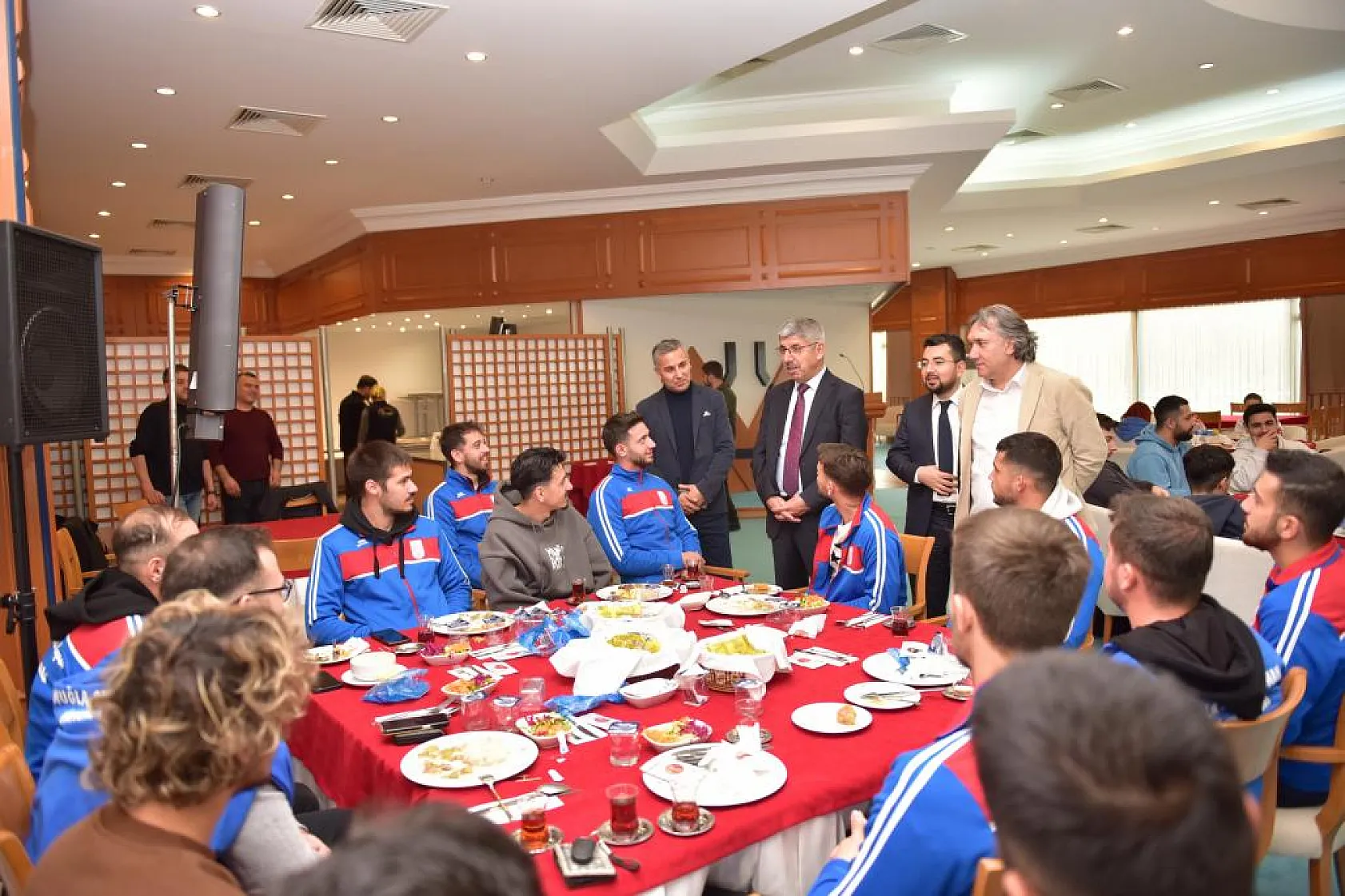 Rektör Kaçar şampiyon sporcuları onurlandırdı