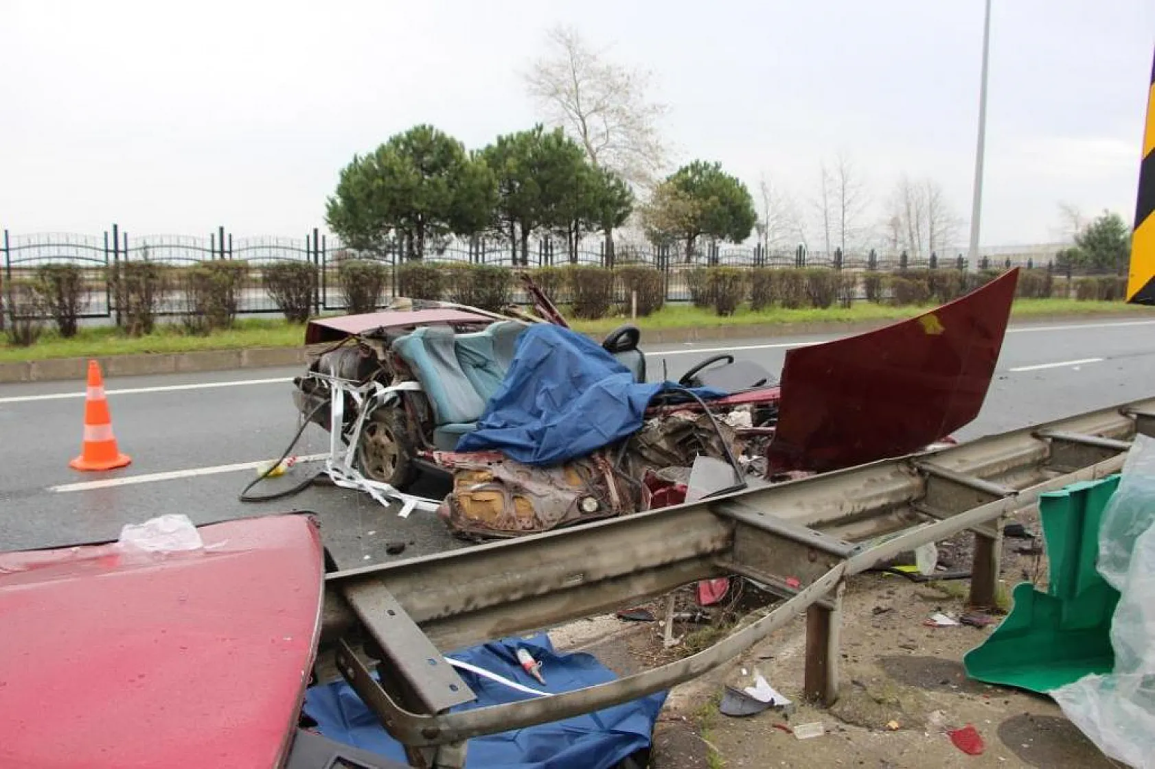 4 arkadaşın Tofaş'la yolculuğu faciayla bitti: 2 ölü, 2 yaralı