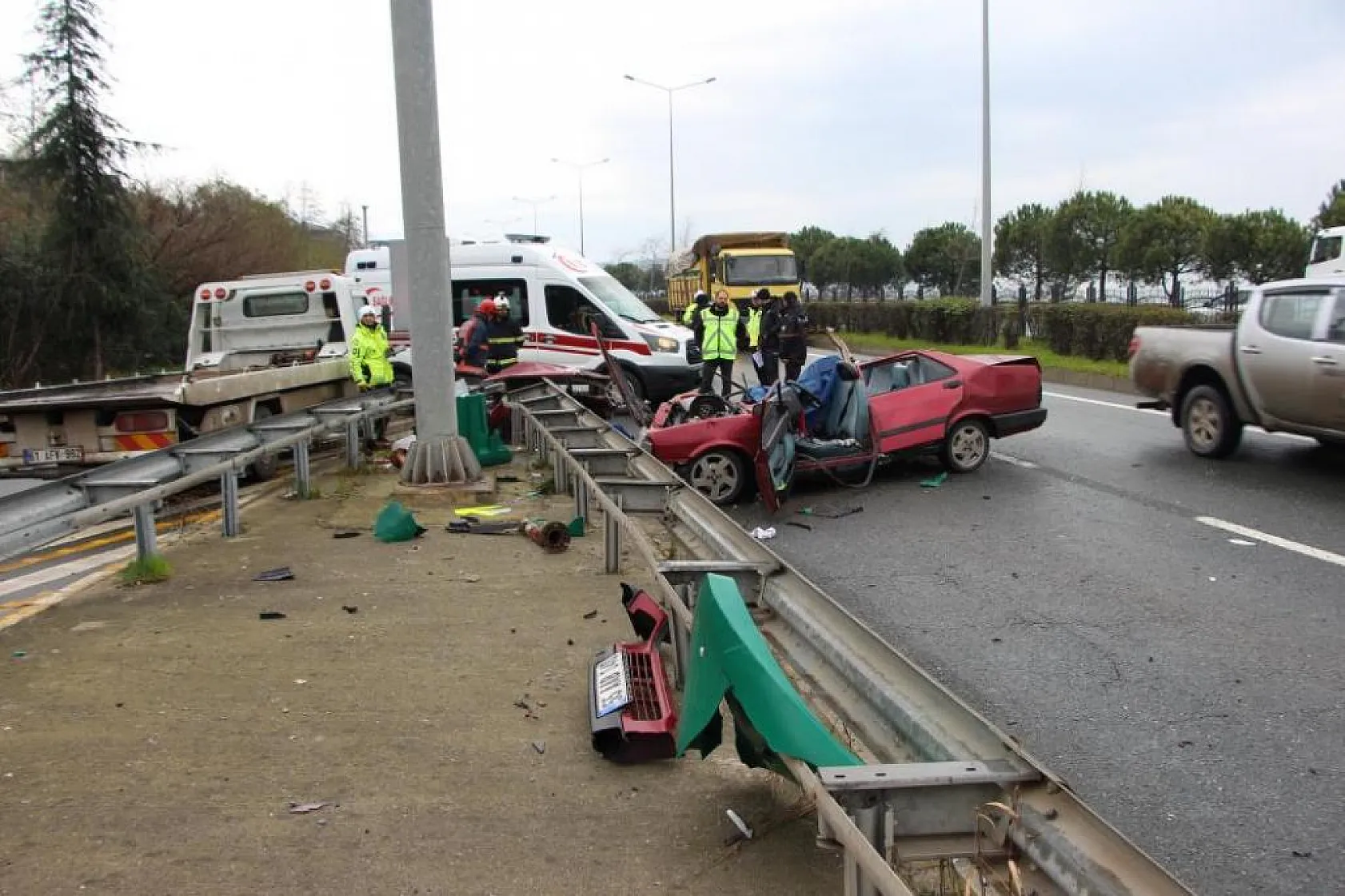 4 arkadaşın Tofaş'la yolculuğu faciayla bitti: 2 ölü, 2 yaralı
