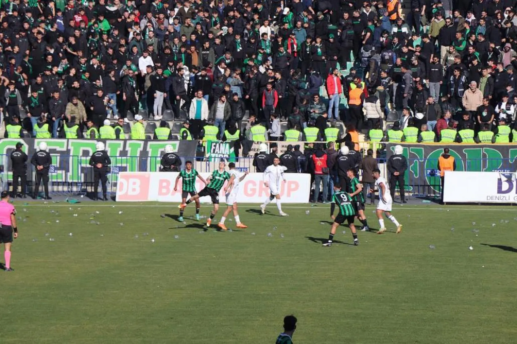 Fethiyespor'un ligdeki rakibi Denizlispor'un taraftarından istenmeyen hareket: 1 gözaltı