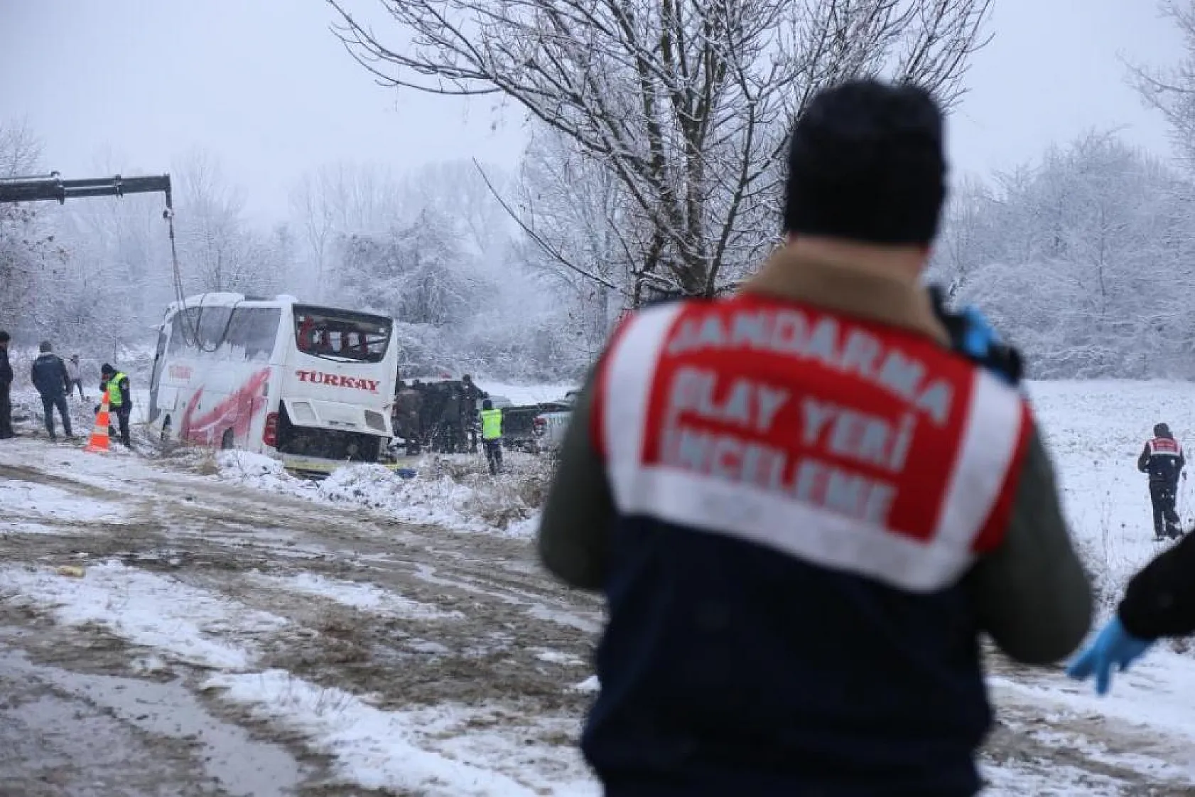 6 kişiye mezar olan yolcu otobüsünden geriye enkazı kaldı