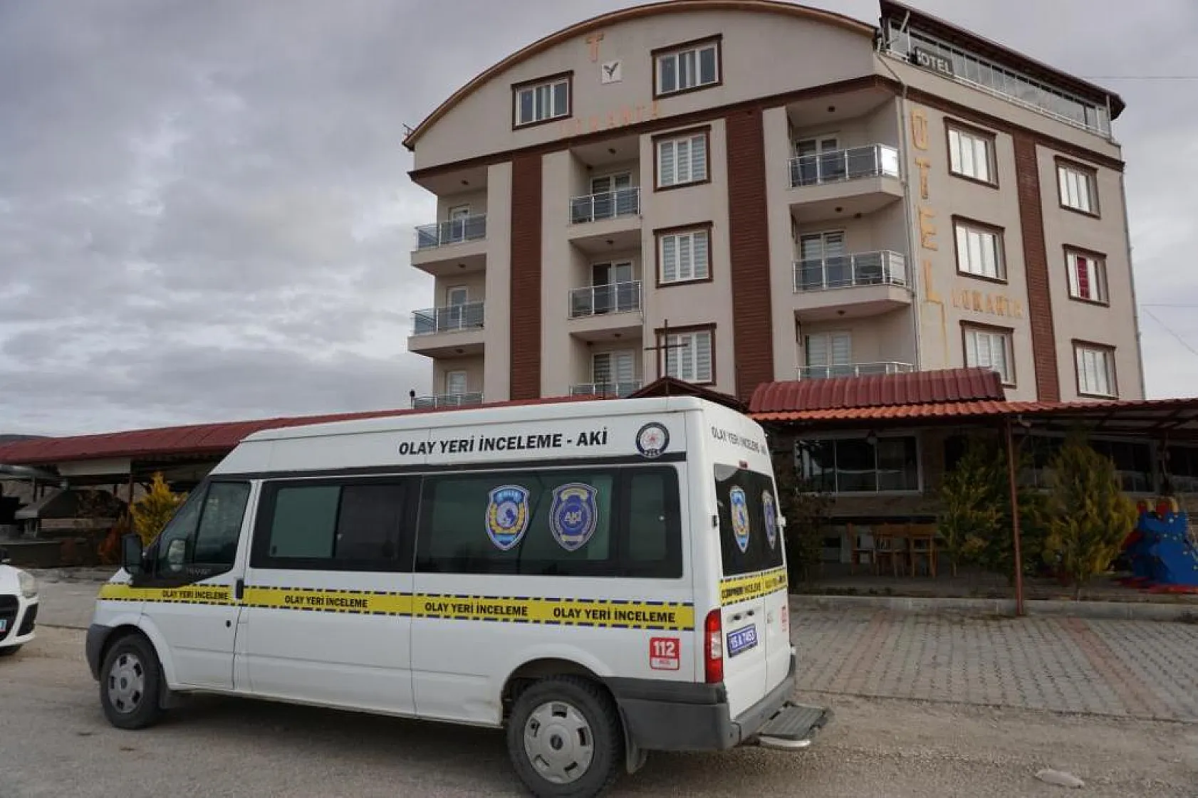 Eski koca dehşeti, Boşandığı eşini önce vurdu, sonra bıçaklayarak öldürdü