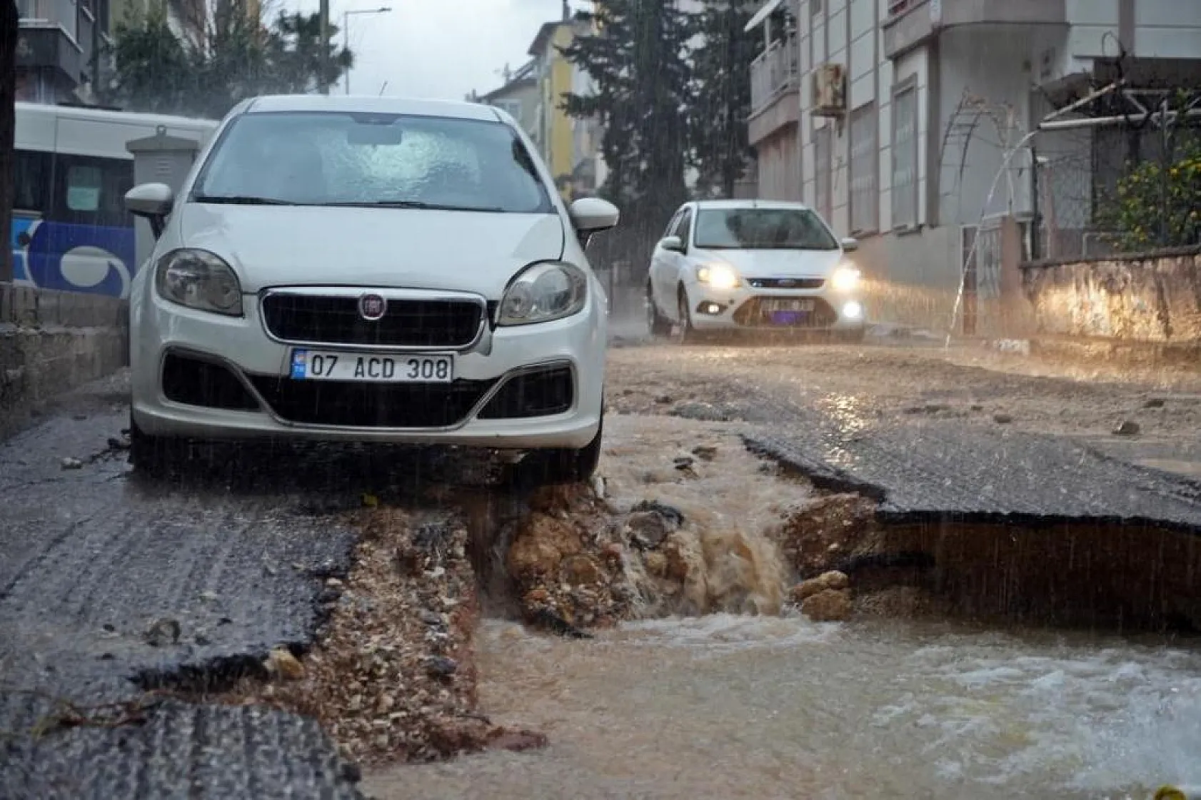 Antalya'da hayat felç oldu