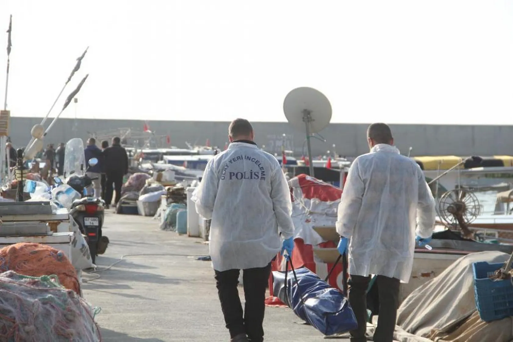 Emekli edebiyat öğretmeni teknesinin altında ölü bulundu