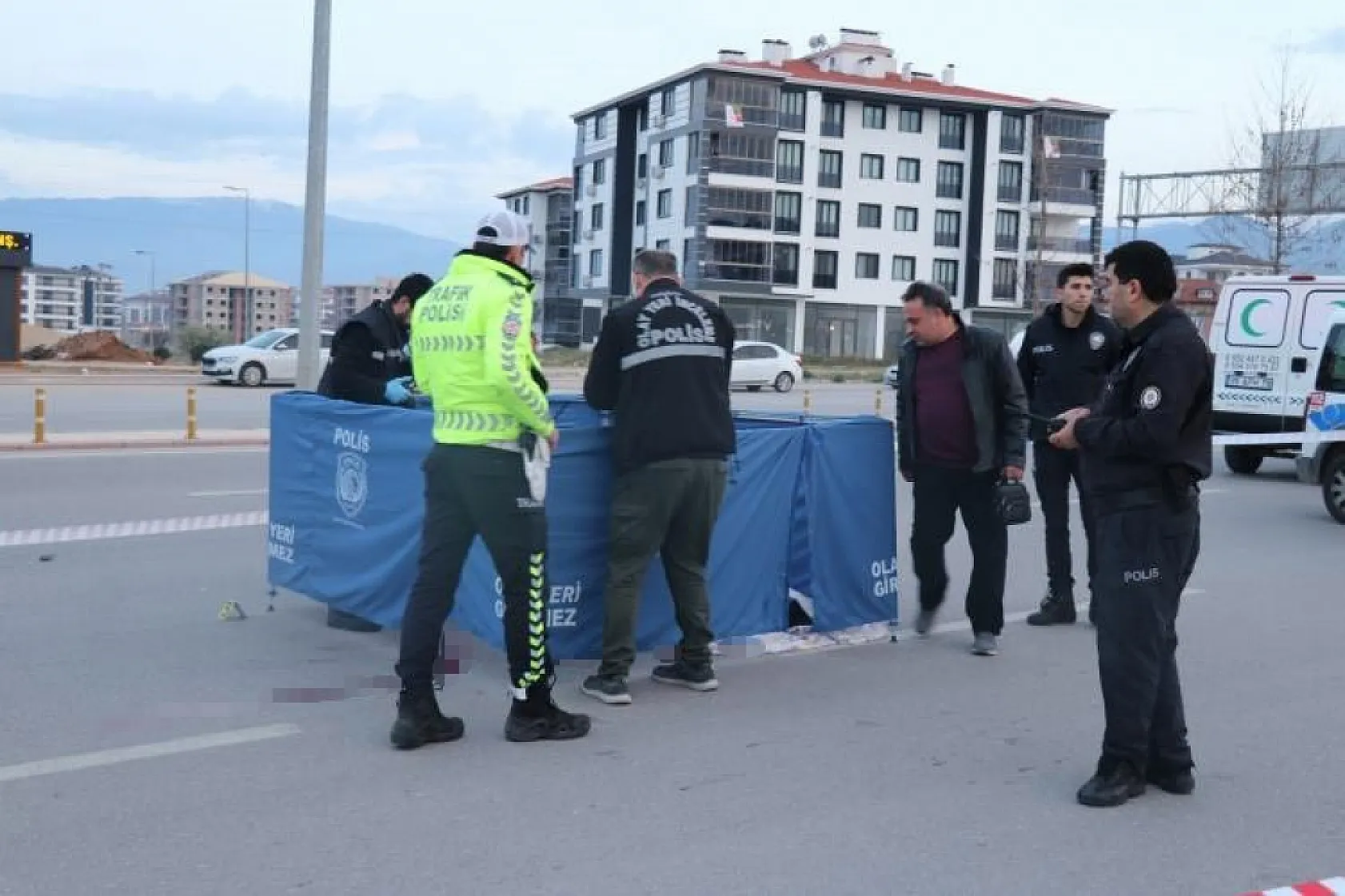 Otomobilin çarptığı yaya metrelerce savrulup feci şekilde öldü