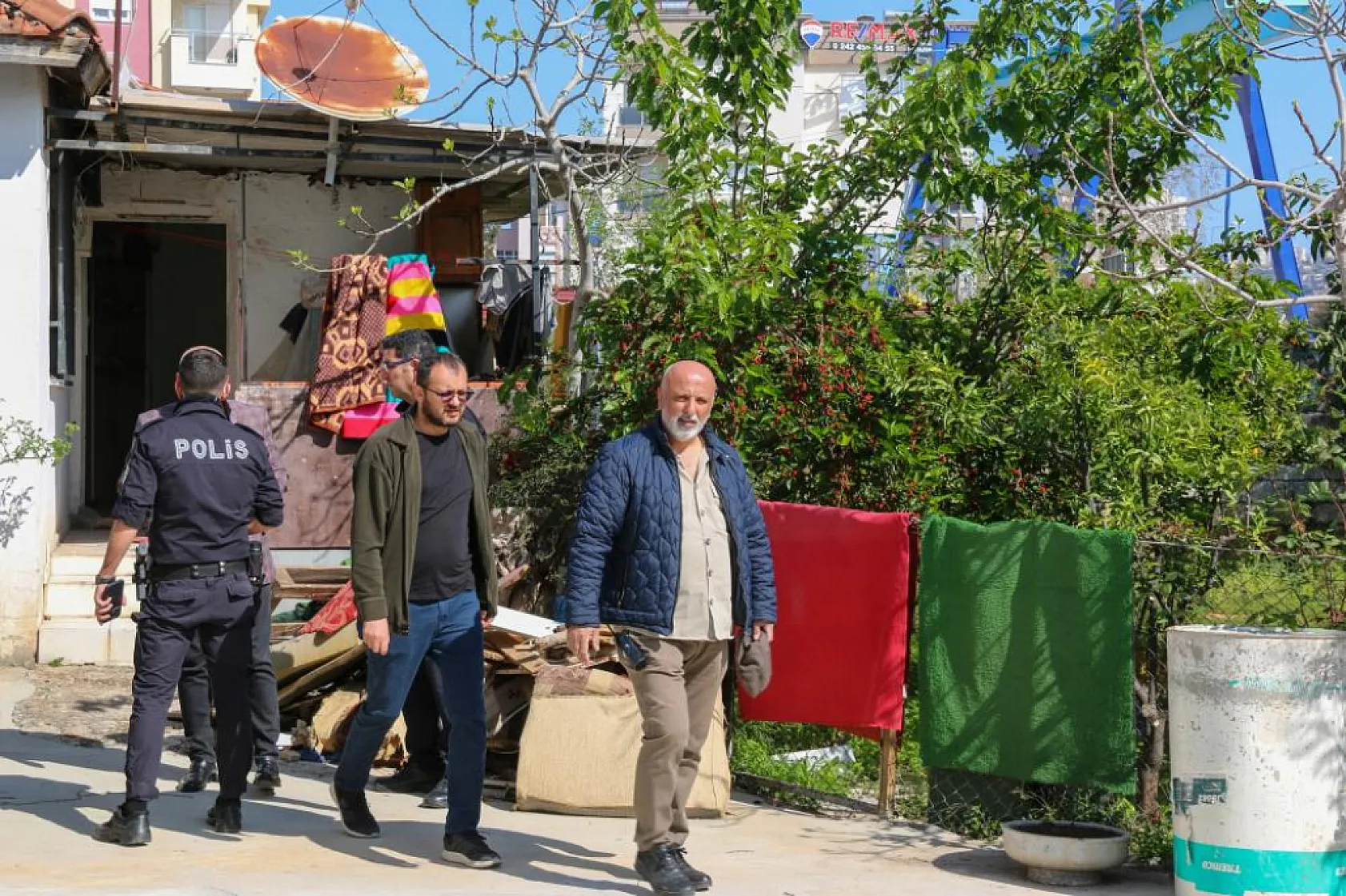 Uyuduğunu düşündüğü babası hayatını kaybetmiş