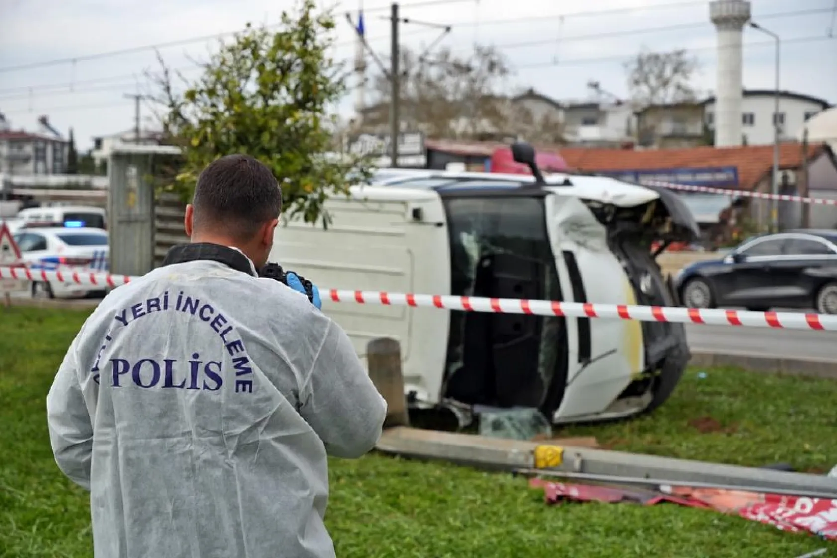Ceza infaz koruma aracı devrildi,  infaz koruma memuru öldü