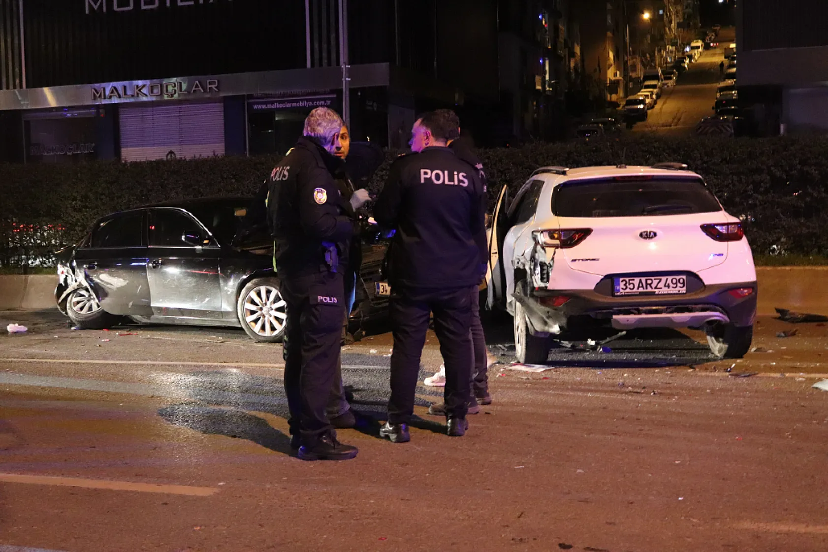 Art arda kazalar sonrası ortalık savaş alanına döndü, 2 kişi can verdi 7 kişi yaralandı