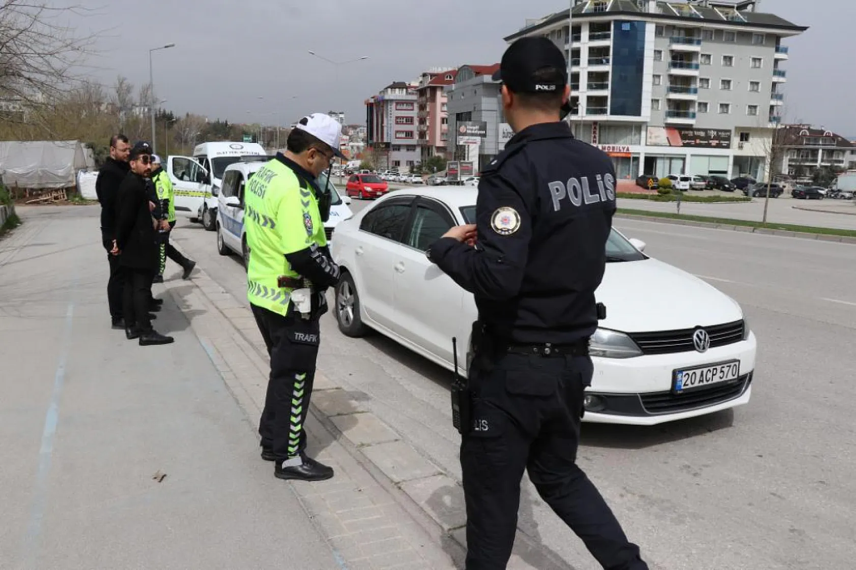 Otomobilin çarptığı yaşlı adam ağır yaralandı