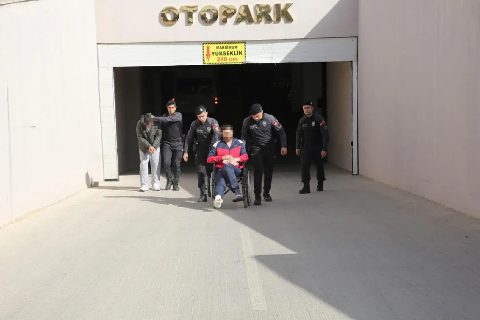 Bıçak, pompalı tüfek ve tabancanın kullanıldığı çatışmada 19 kişi yaralandı